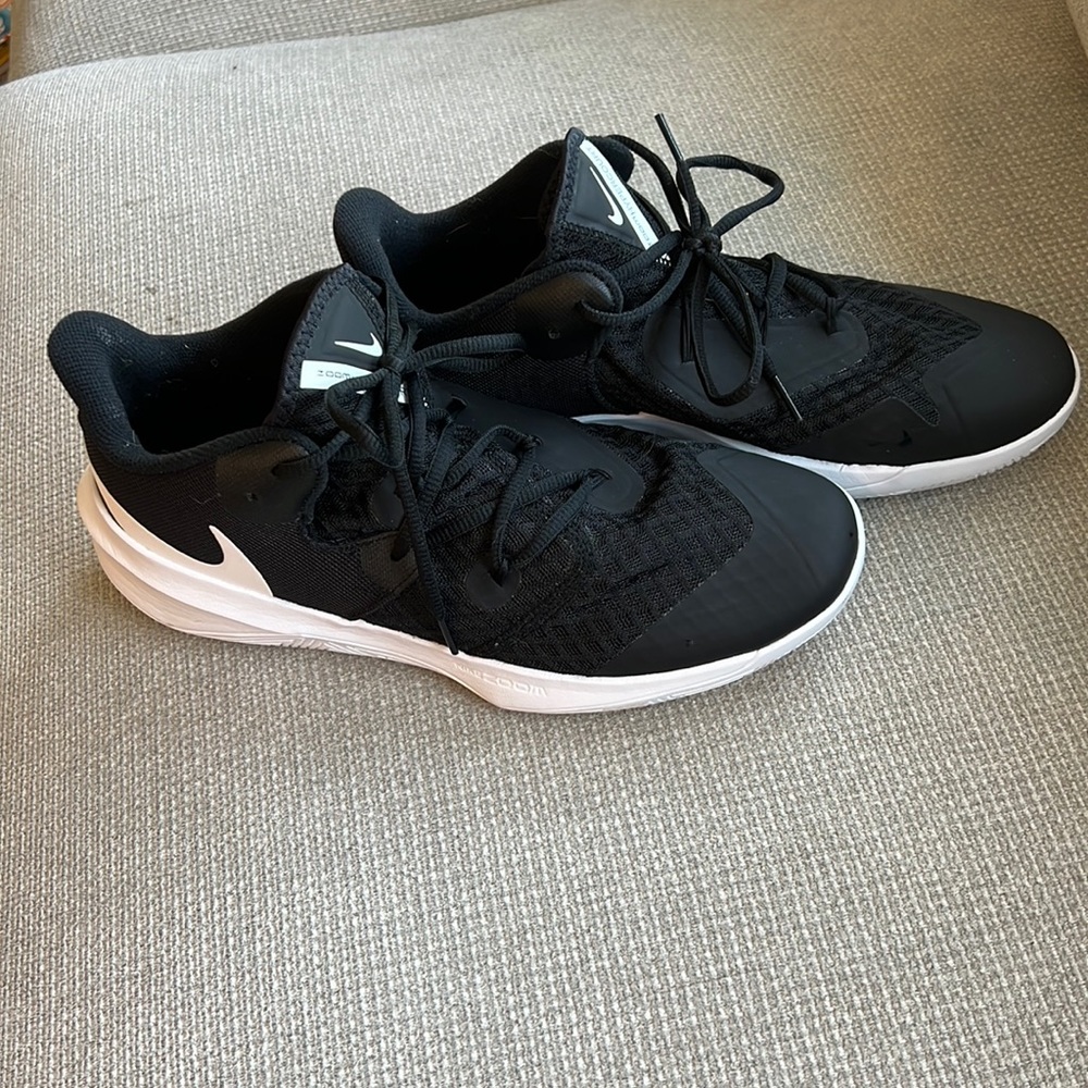 Nike zoom hypercourt volleyball shoe, 9.5 M/11 W